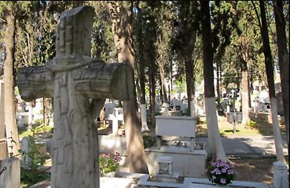 Μακάβριο περιστατικό στο Βόλο: Ξέθαψε σορό για να πάρει... μετάλλια που είχαν ταφεί μαζί της!