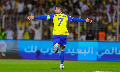 Μαγνήτης Κριστιάνο: Σμήνος από ακρίδες εισέβαλε στο ματς που πέτυχε καρέ!