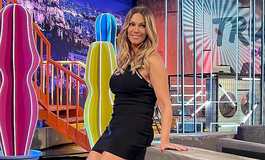 Έλλη Κοκκίνου: «Δεν ξέρω γιατί, όμως με φλερτάρουν περισσότερο νεότεροι άνδρες»