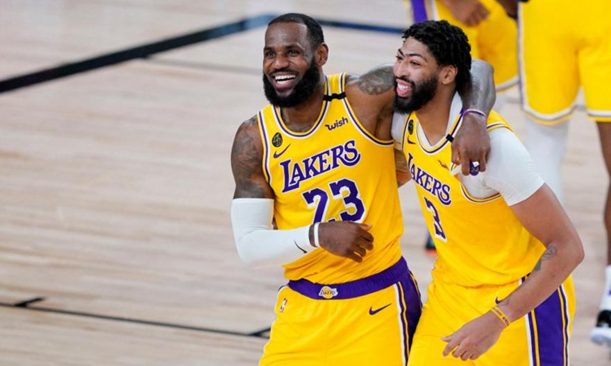 Ντέιβις: «Γι' αυτό δεν πανηγύρισα το ρεκόρ του ΛεΜπρόν»