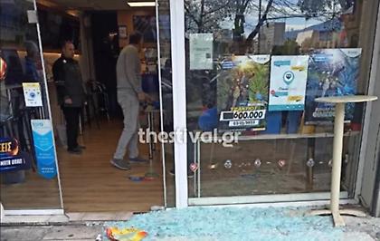 Προφυλακιστέος ο ληστής που πέρασε μέσα από τζαμαρία καταστήματος