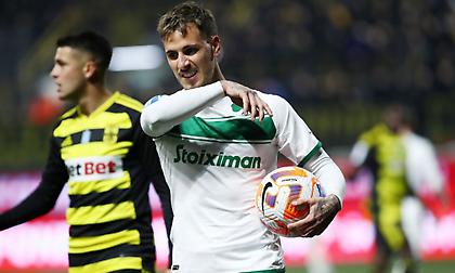 «Πλήγωσε» τον Άρη ο Μαντσίνι για το 1-1 και ζήτησε συγγνώμη σχηματίζοντας το «Α» για τον Άλκη!