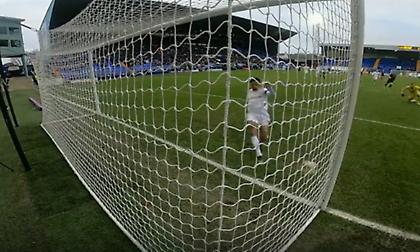 Δύο απομακρύνσεις πάνω στη γραμμή και ένα δοκάρι μέσα σε δύο δευτερόλεπτα!