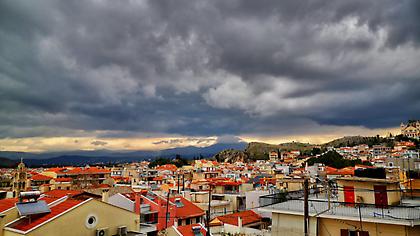 Άστατος ο καιρός την Κυριακή με τοπικές βροχές, χιόνι και παγετό