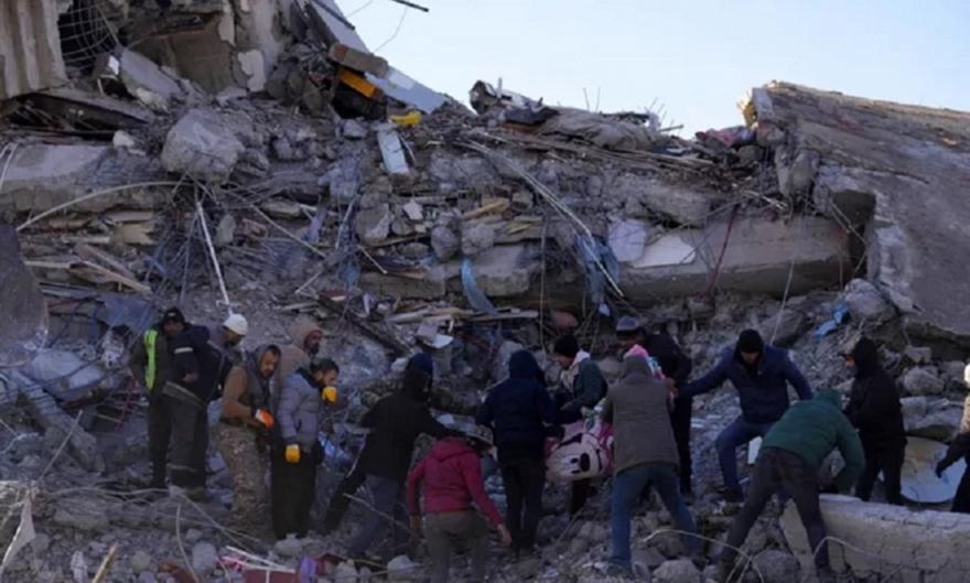 Τουρκία: Μια 10χρονη ανασύρθηκε ζωντανό από τα ερείπια