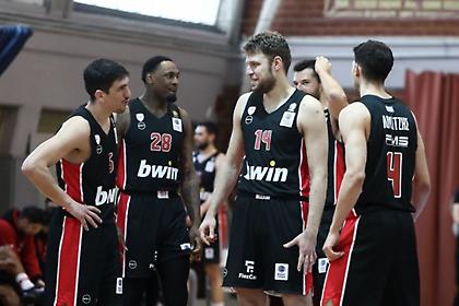 Oλυμπιακός: Τα πειράγματα στον Πίτερς και η αποθέωση στον Παναγιώτη Τσάμη