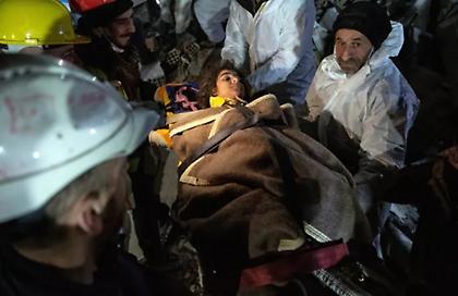 Τουρκία: Συνεχίστηκαν για έκτη ημέρα οι διασώσεις εγκλωβισμένων