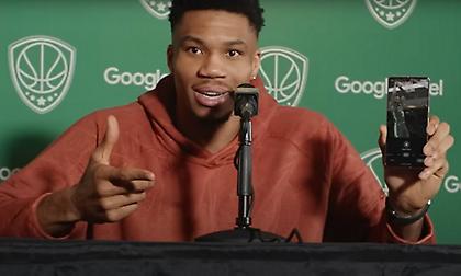 Σε… αυτοσαρκαστική διαφήμιση στο Super Bowl ο Γιάννης Αντετοκούνμπο-«Ποιο κάρφωμα;»