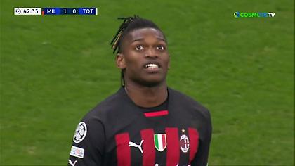 Ο Λεάο έκανε σουτ για... πρόστιμο και ξενέρωσε τον Ζιρού