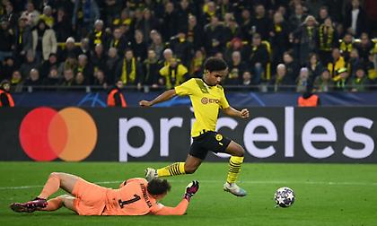 «Καθάρισε» τη μισή Τσέλσι και άνοιξε το σκορ για την Ντόρτμουντ ο Αντεγέμι