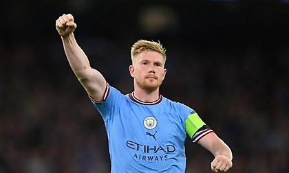 «Τρόλαρε» τους οπαδούς της Άρσεναλ ζητώντας... μπύρα ο Ντε Μπρόινε