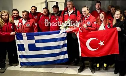 Θεσσαλονίκη: Περηφάνια και συγκίνηση στην υποδοχή των εθελοντών της ΕΟΔ στην επιστροφή από Τουρκία