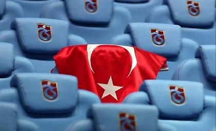 Φοβερή ατμόσφαιρα στην Τράμπζονσπορ: Πανό και μπλούζες για τους συμπατριώτες τους (pics)