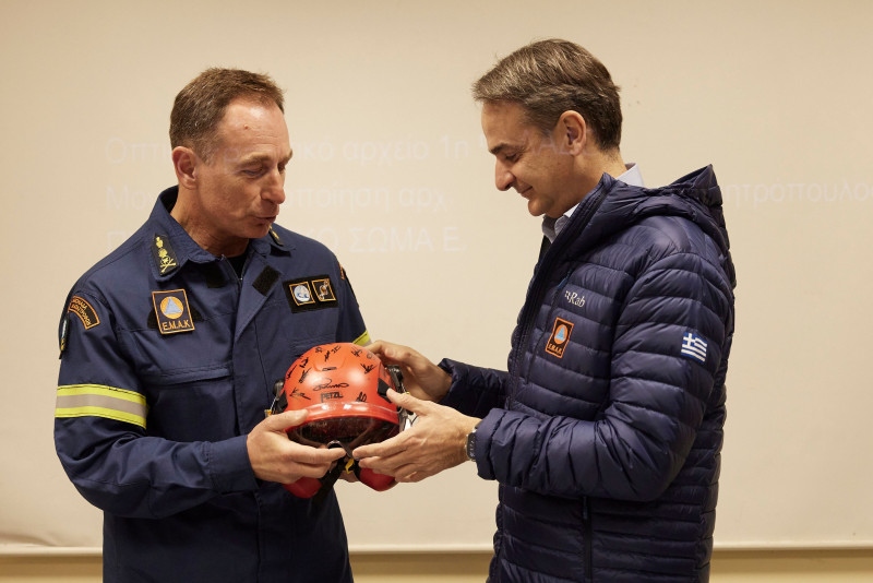 Στην ΕΜΑΚ ο Μητσοτάκης: «Επιτελέσατε διπλή εθνική αποστολή»