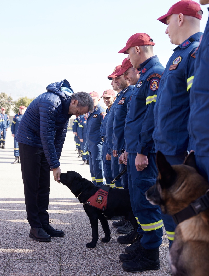 Στην ΕΜΑΚ ο Μητσοτάκης: «Επιτελέσατε διπλή εθνική αποστολή»