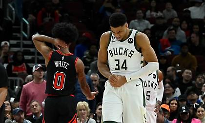 «Άλωσαν» το Σικάγο οι Μπακς - Τραυματίστηκε και αποχώρησε ο Αντετοκούνμπο!