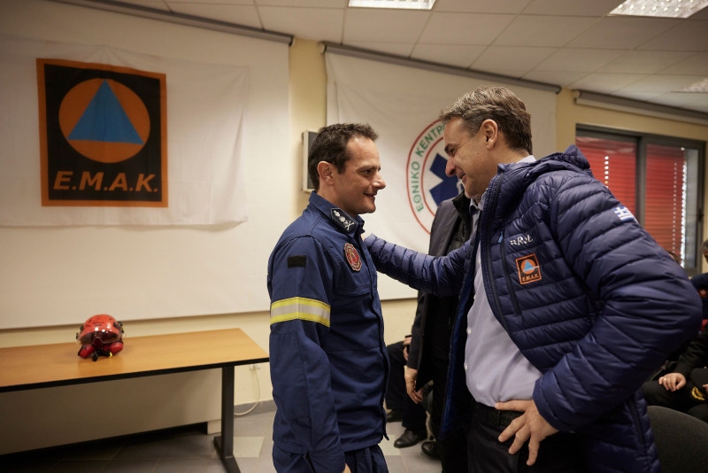 Στην ΕΜΑΚ ο Μητσοτάκης: «Επιτελέσατε διπλή εθνική αποστολή»