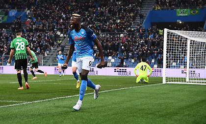 Να περάσει ο επόμενος: Νίκησε και τη Σασουόλο και εκτοξεύτηκε στο +18 η Νάπολι!