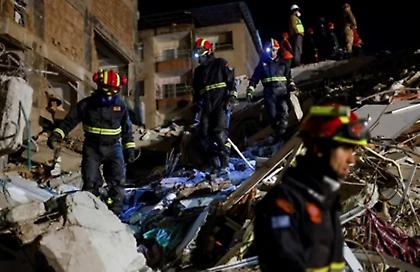 Συγκλονίζουν οι αφηγήσεις των διασωστών της ΕΜΑΚ: «Ήταν ξαπλωμένη στο άψυχο κορμί της αδερφής της»