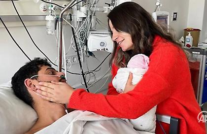 Σεισμός-Τουρκία: Βγήκε από τα συντρίμμια μετά από 11 ημέρες και συνάντησε τη νεογέννητη κόρη του