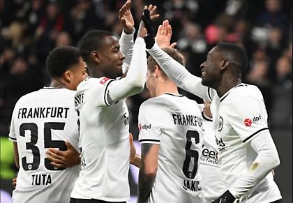 Νίκη στο… ρελαντί για την Άιντραχτ πριν τη Νάπολι