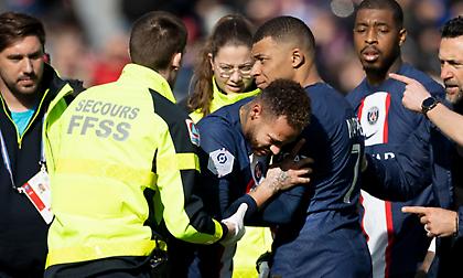 Βαρύ διάστρεμμα ο Νεϊμάρ, χάνει το ντέρμπι με Μαρσέιγ και είναι αμφίβολος για Μπάγερν