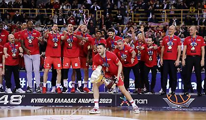 Ολυμπιακός από τους πρόποδες της Γης, με την… οικογένειά του ψηλά