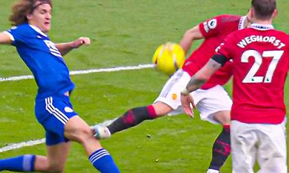 Ο Σάμπιτσερ πήγε να... κόψει την καριέρα του Φας - Ούτε κίτρινη από τον διαιτητή!