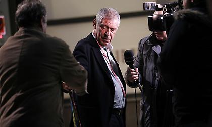 Κρέμασαν… μεζούρες στον Σάντος στις δηλώσεις του έξω από την Τούμπα!