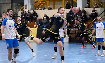 Χαλαρή νίκη και παραμονή στην κορυφή για την ΑΕΚ