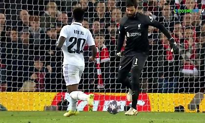 Μιμήθηκε τον Κουρτουά με επική γκάφα ο Άλισον και ισοφάρισε ο Βινίσιους!