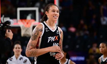 WNBA: Μετά την περιπέτεια στη Ρωσία, η Μπρίτνεϊ Γκράινερ επιστρέφει στα παρκέ!