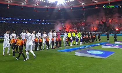 Η απίθανη ατμόσφαιρα των φίλων της Άιντραχτ στο ματς με τη Νάπολι: Άναψαν καπνογόνα κατά την είσοδο!