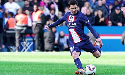 Δίπλωσε το πόδι στο χορτάρι: Η απίθανη τεχνική του Μέσι στο νικητήριο φάουλ με τη Λιλ!