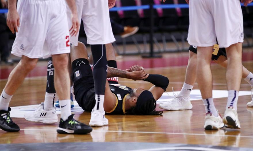 ΑΕΚ: Απέφυγε τη ρήξη στο πέλμα ο Μίτσελ, κάνει θεραπεία