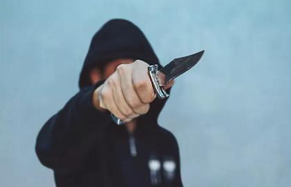 Πέθανε καθηγήτρια που μαχαιρώθηκε από μαθητή σε σχολείο της Γαλλίας