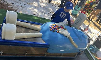 Οικογένεια στις ΗΠΑ κήδευσε τη γιαγιά της με θέμα... τα M&M’s!