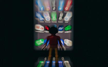 Το TikTok ανεξέλεγκτο πεδίο για τη σεξουαλική εκμετάλλευση παιδιών