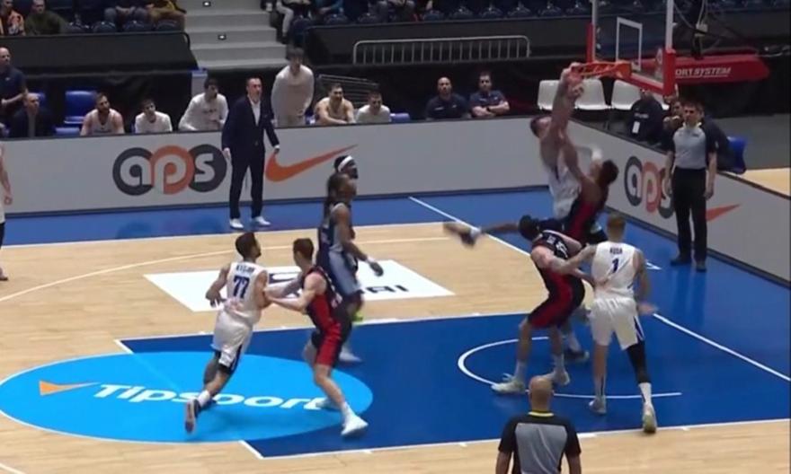 Μπάλβιν: Έκανε πόστερ τον Γουεμπανιάμα