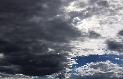 Καιρός: Συννεφιά, υγρασία και θερμοκρασία πάνω από τα κανονικά