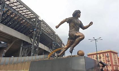 Οι δημοτικές Αρχές της Νάπολης επέστρεψαν το άγαλμα του Ντιέγκο Μαραντόνα στον δημιουργό του!