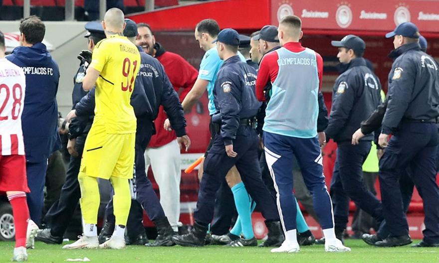 Μεγάλη ένταση στη φυσούνα κατά την αποχώρηση του Πινέιρο