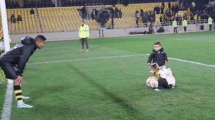 Όμορφες στιγμές στην OPAP Arena, έπαιξε μπάλα με τα παιδιά του ο Πινέδα