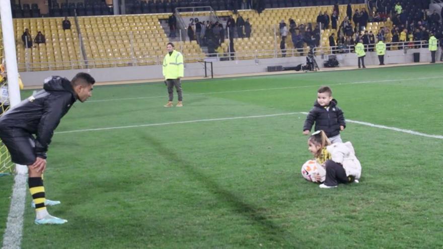 Όμορφες στιγμές στην OPAP Arena, έπαιξε μπάλα με τα παιδιά του ο Πινέδα