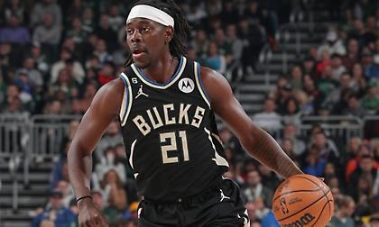 Ο Χόλιντεϊ… ντύθηκε Γιάννης και οδήγησε τους Μπακς σε 14η σερί νίκη!