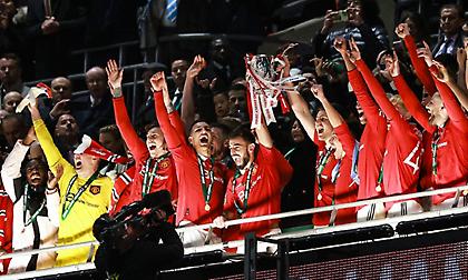 Η απονομή του League Cup στη Μάντσεστερ Γιουνάιτεντ!