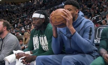 Τρυφερός Γιάννης, φιλάει την μπάλα και της ψιθυρίζει: «Μου λείπεις…»!