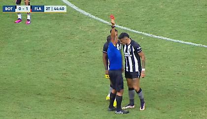 Ο Τικίνιο κουτούλησε διαιτητή!