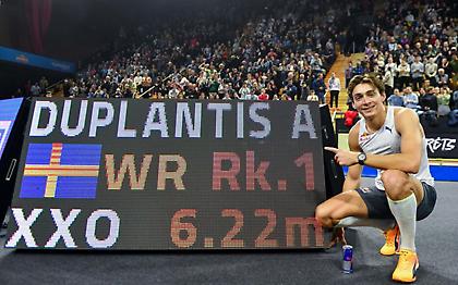 Έφτασε τα 60 άλματα πάνω από τα 6 μέτρα ο Ντουπλάντις