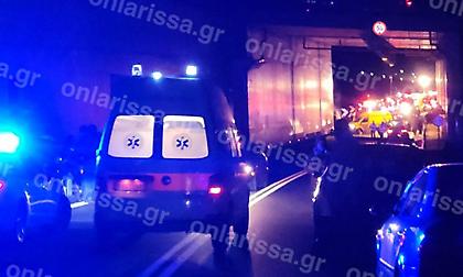 Σύγκρουση τρένων στα Τέμπη: 30 ασθενοφόρα στο σημείο! (pics)